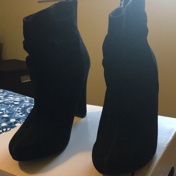 Heels - Picture 2 of 4